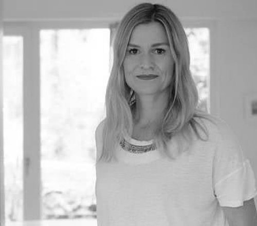 Schwarz-weiß Portrait von Anja Eigen, der PR Abteilung 
